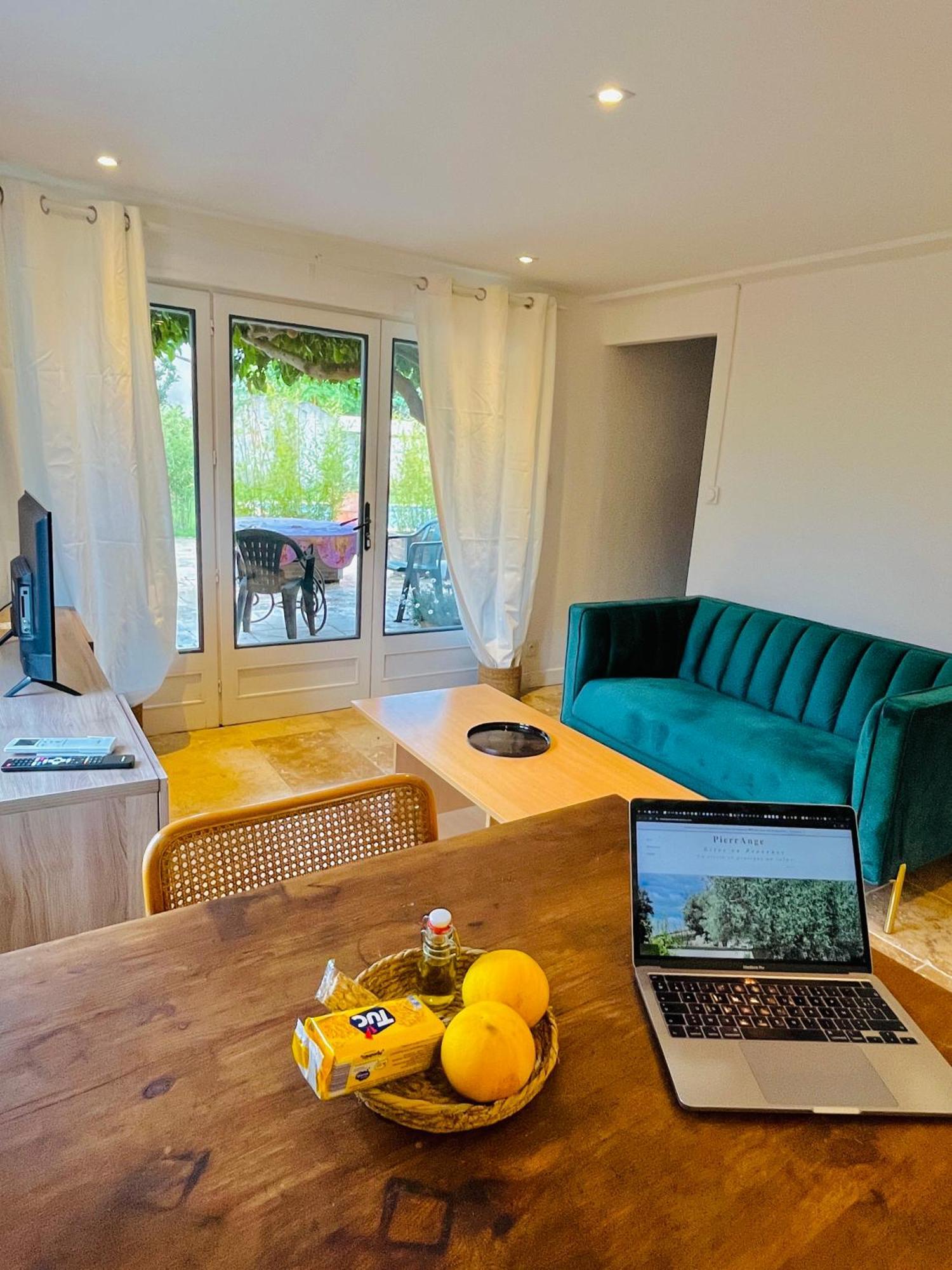 Pierrange Appartement Grillon Buitenkant foto
